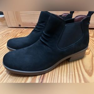Dansko Women's Bea - Black Waterproof Nubuck 40- never worn!